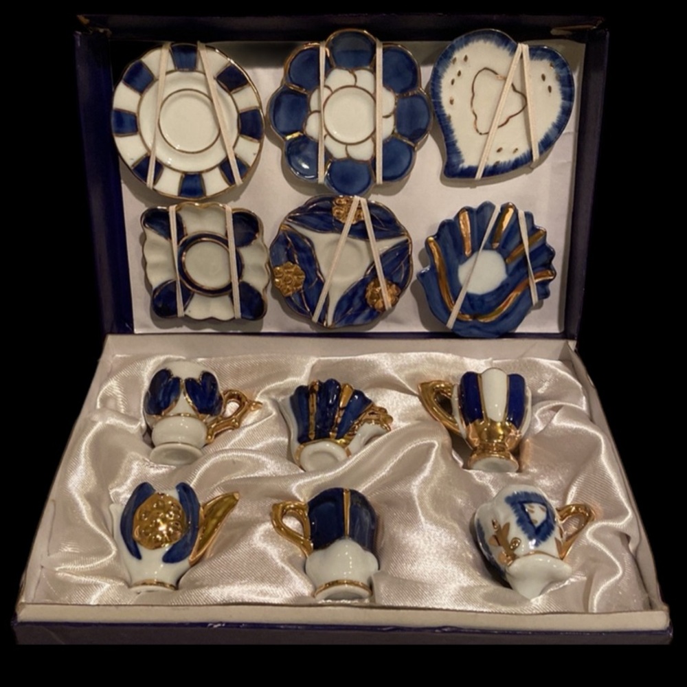 Duca di Bavaria miniture set of 6 cups & saucers new in the original box